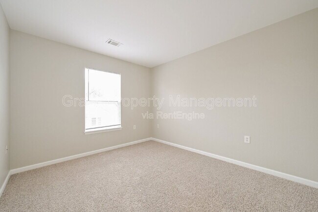 Building Photo - 1495 Red Cliff Way