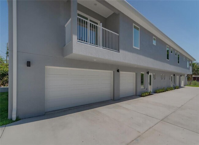 Building Photo - 310 Hibiscus St