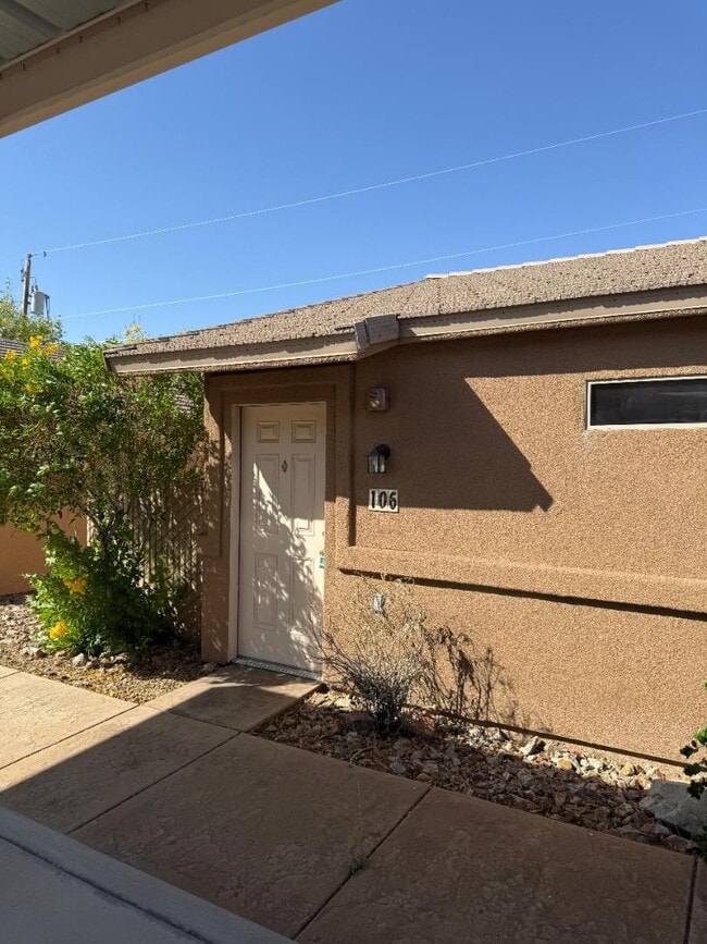Building Photo - 1291 Vaquero Dr