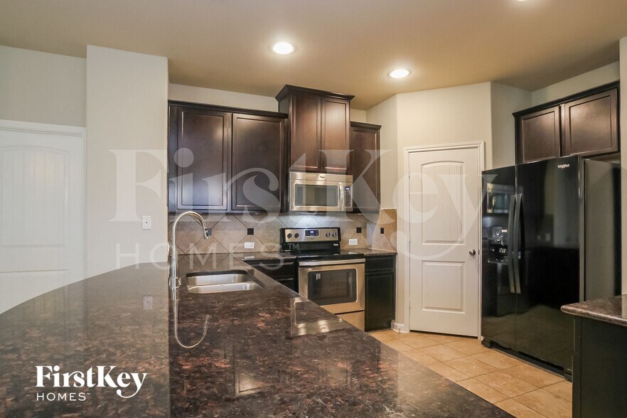 Building Photo - 16106 Broadwater Dr