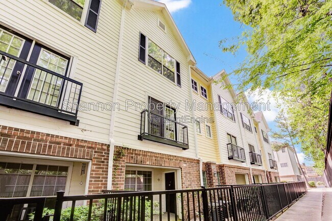 Building Photo - 9200 Westheimer Rd