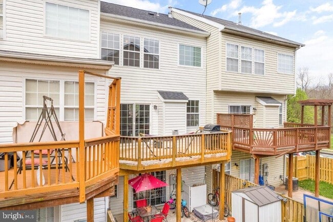 Building Photo - 10136 Pale Rose Loop