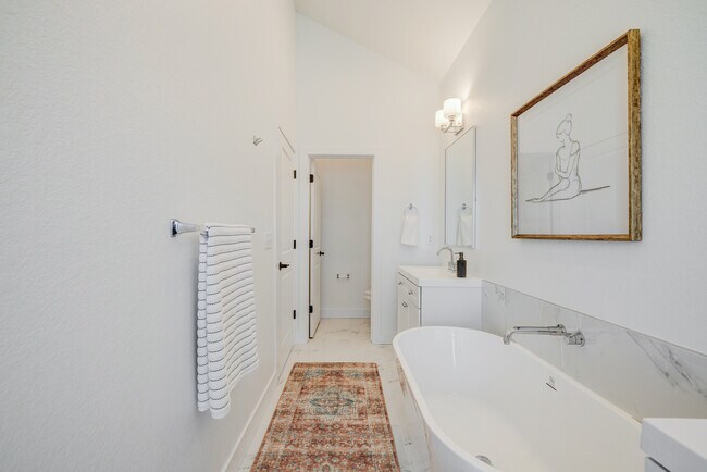 Master bath - 3420 S Grant St