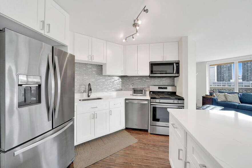 Building Photo - 545 N Dearborn St