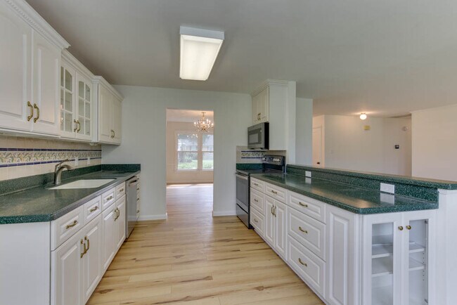 Building Photo - 2637 N Elizabeth Harbor Dr