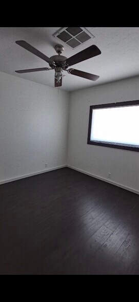 Building Photo - 451 S Jones