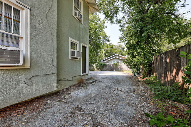 Building Photo - 408 Chautauqua Ave