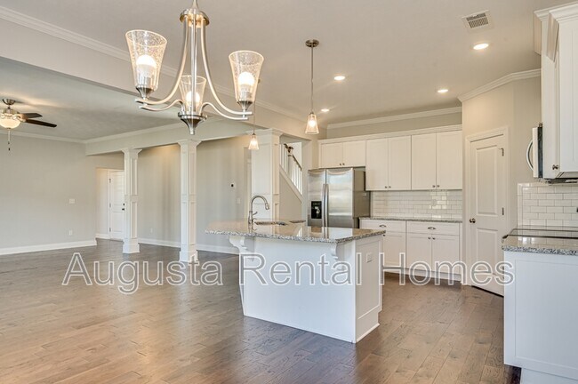 Building Photo - 909 Chesford Dr