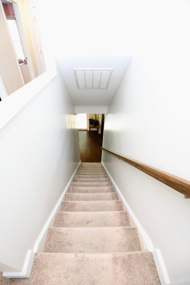 Building Photo - 545 Curlew Cir