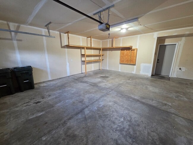 Building Photo - Stylish and Inviting; The Townhouse of Your Dreams!