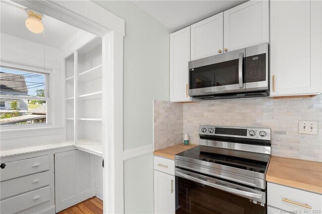 Building Photo - 22 Sycamore Ln