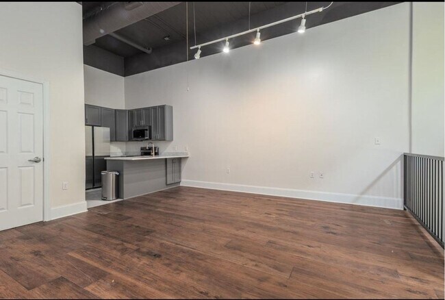 Building Photo - Modern Downtown Memphis Condo with Prime Location