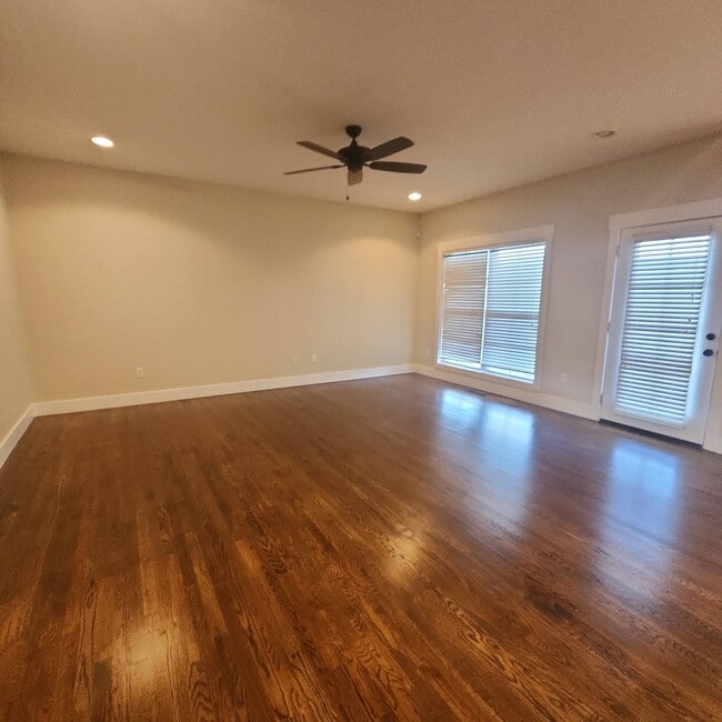 Building Photo - 1137 Cross Pointe Dr