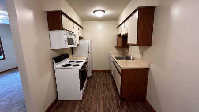 Building Photo - 916 Kings Rd