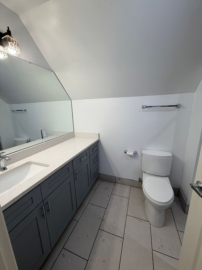 Building Photo - Bright & Spacious 3BR in The Grove – Walk to Shops & Dining!