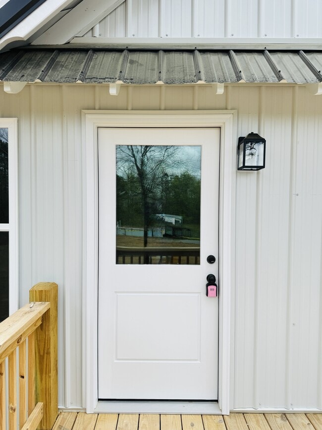 Building Photo - 221 Sheffield Dr