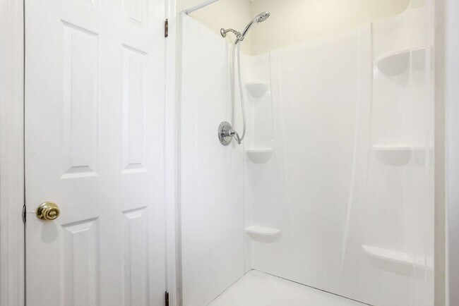 Building Photo - Adorable 3/2 on large corner lot