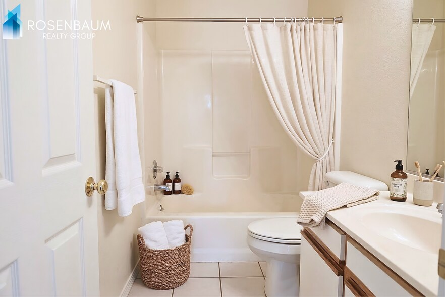 Building Photo - Beautiful 2-bedrooms, 2-baths duplex in Prescott Valley!