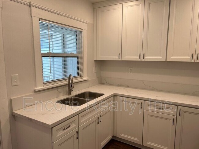 Building Photo - 303 3rd Ave