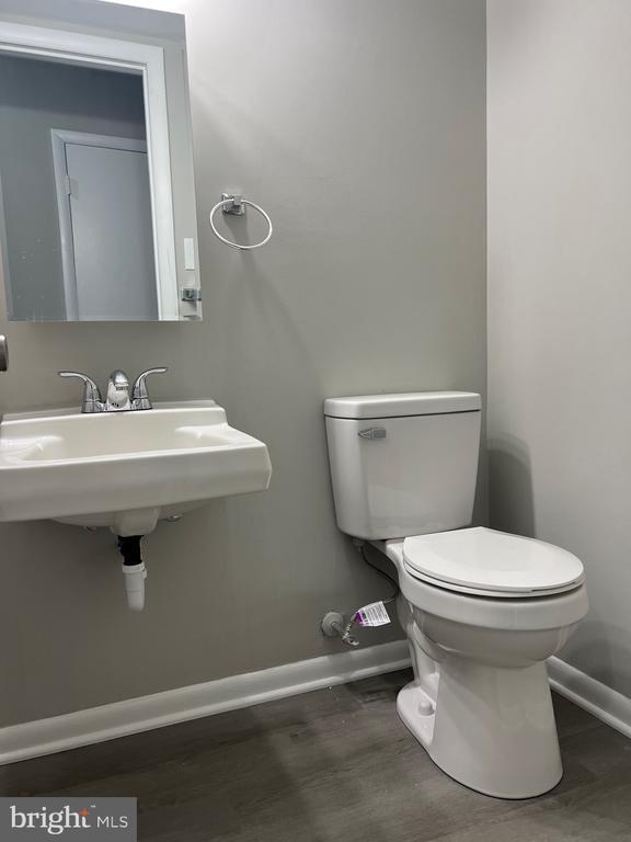 Building Photo - 406 Essexwood Ct