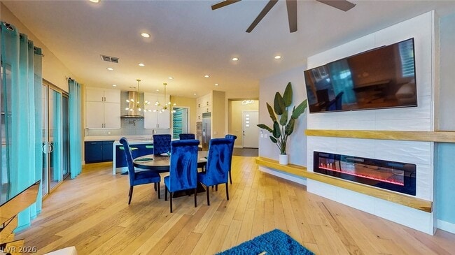 Building Photo - 6714 Desert Crimson St