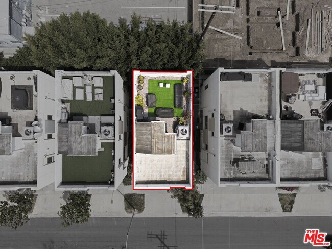 Building Photo - 5911 Saturn St