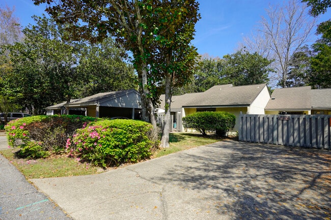 Building Photo - 1000 Bay Dr