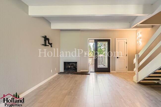 Building Photo - Charming Home Near Parks and Trails in Por...
