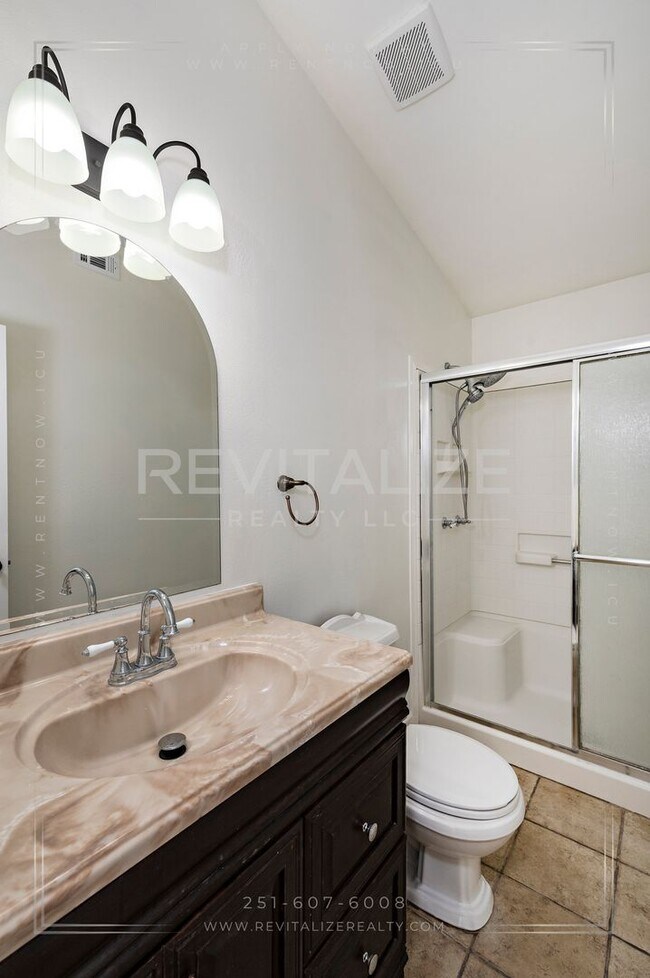 Building Photo - Beautifully Remodeled 4 Bed / 2 Bath Home near Airport Blvd