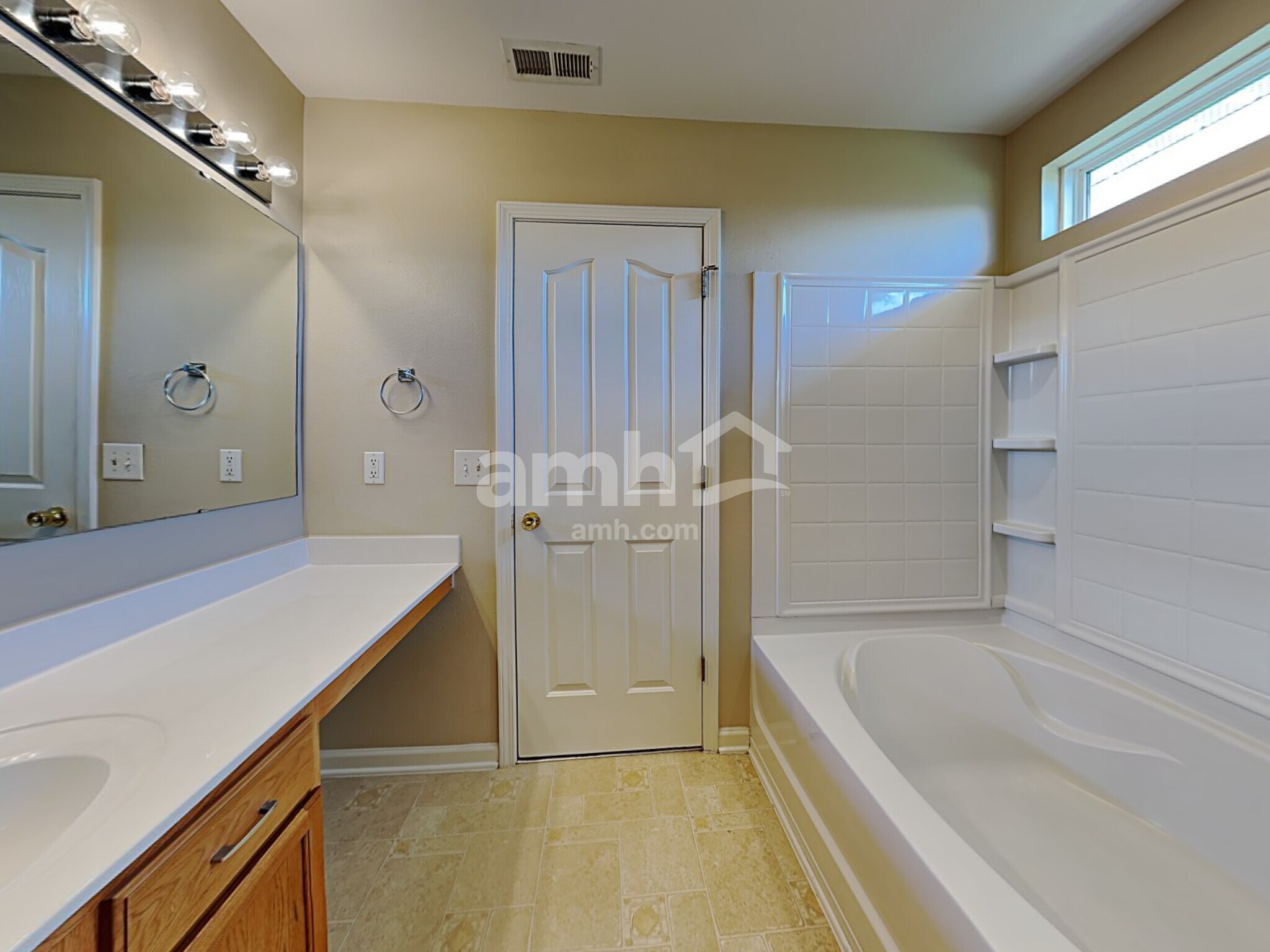 Building Photo - 2528 Ingleside Dr