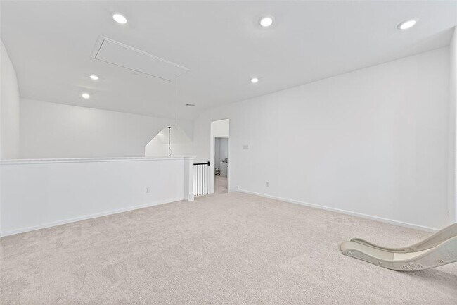 Building Photo - 805 Westwood Dr