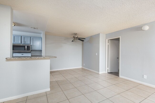 Building Photo - Second story unit overlooking pool in luxury Canyon Gate guard gated community