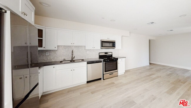 Building Photo - 953 Mariposa Ave