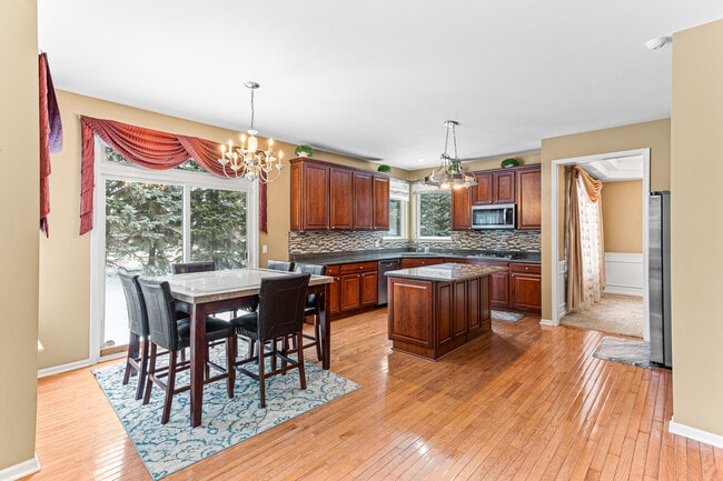 Building Photo - 49896 Parkside Dr