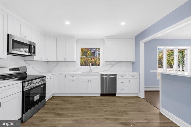 Building Photo - 7643 Paradise Beach Rd