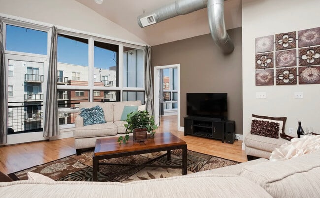 Building Photo - 2441 Broadway