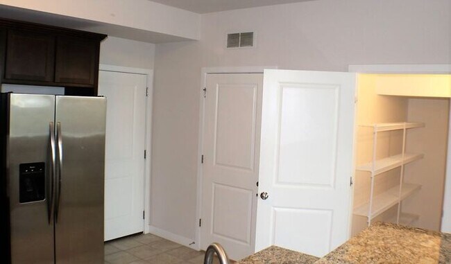 Building Photo - $2,000 | 3 Bedroom, 3 Bathroom TOWN HOME | PET Friendly* | Sublease* | Available for August 1st, ...