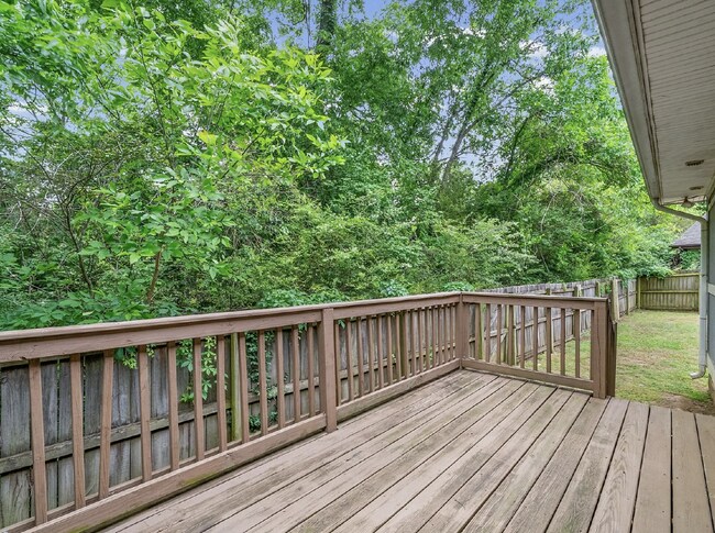 Building Photo - 4 Bedroom Home with Main-Level Primary and Fenced Backyard