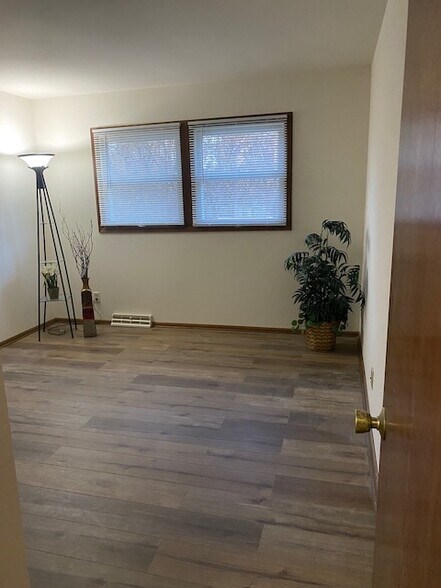 Building Photo - 6830 W Kathleen Ct