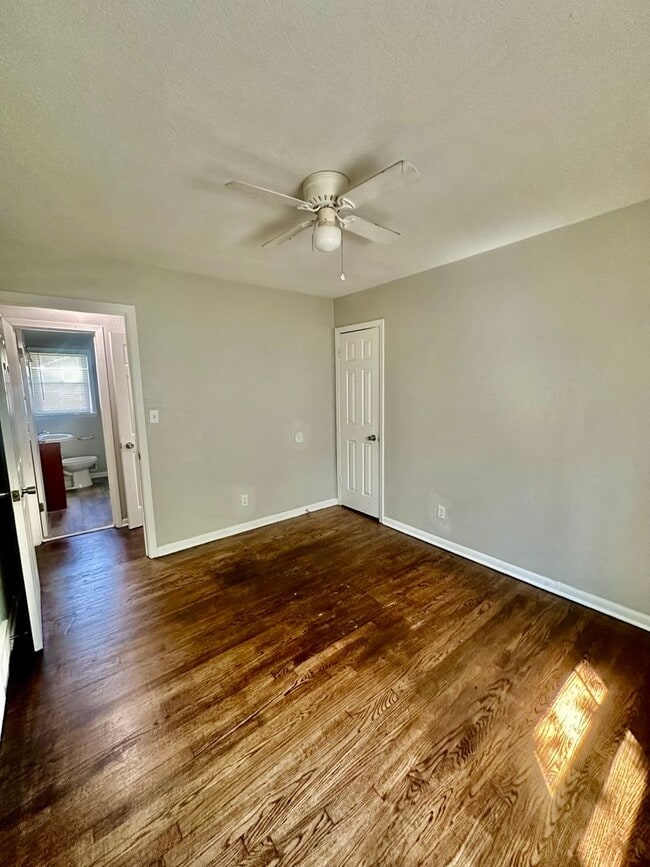 Building Photo - Cute 3 Bedroom 1 Bath For Rent!