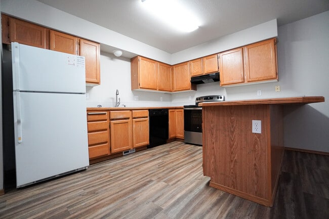 Building Photo - 79 E 2nd St N