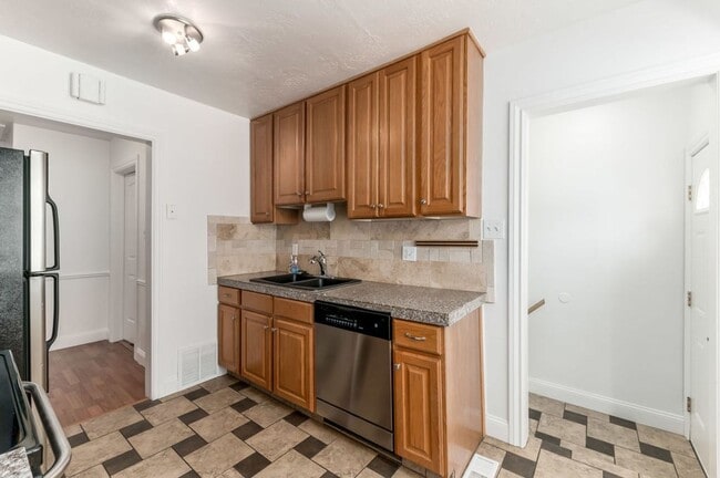 Building Photo - Great Family Home in Excellent Location!