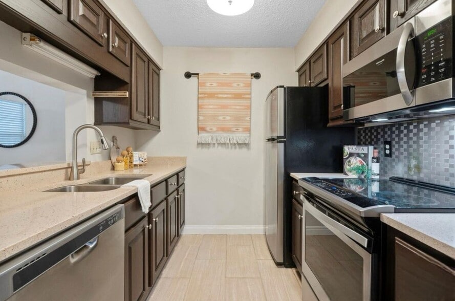 Building Photo - 5011 Sharon Rd