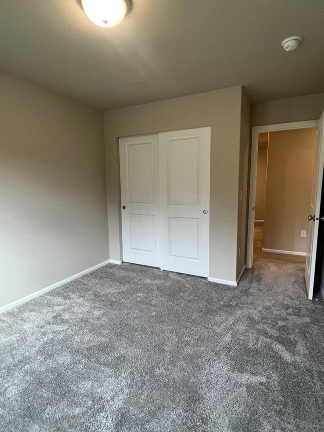 Building Photo - Beautiful 3 Bedroom Townhome in Dupont