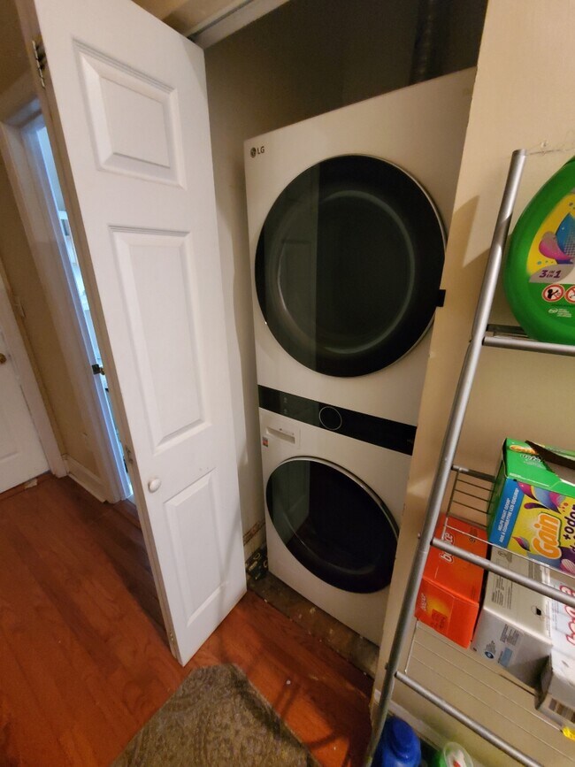 Washer/dryer - 27 Q St NW