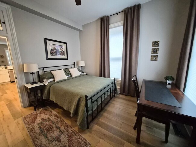 Building Photo - Full Furnished 2 Bed/1 Bath with Utilities Included