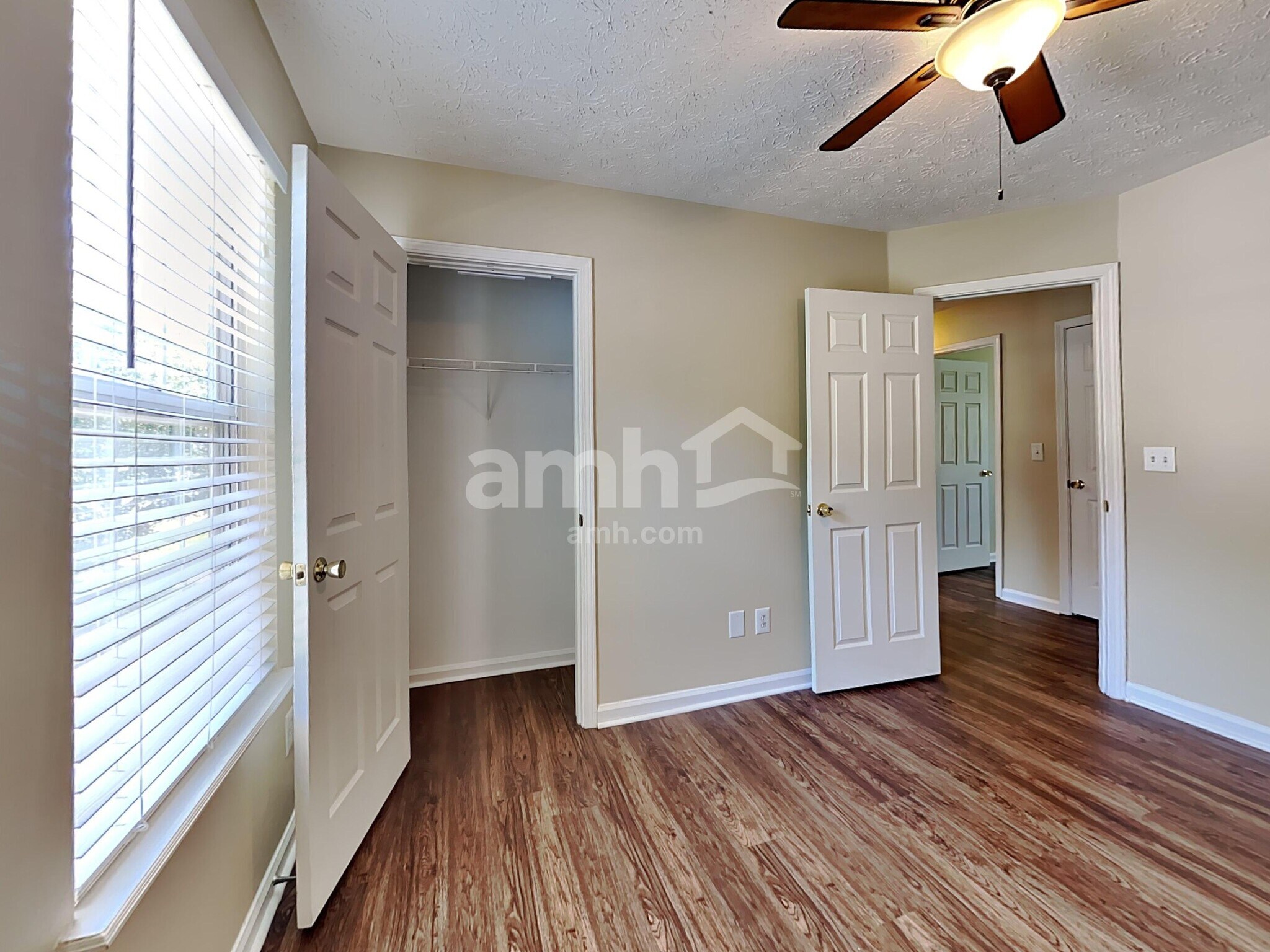 Building Photo - 4855 Lake Park Ter