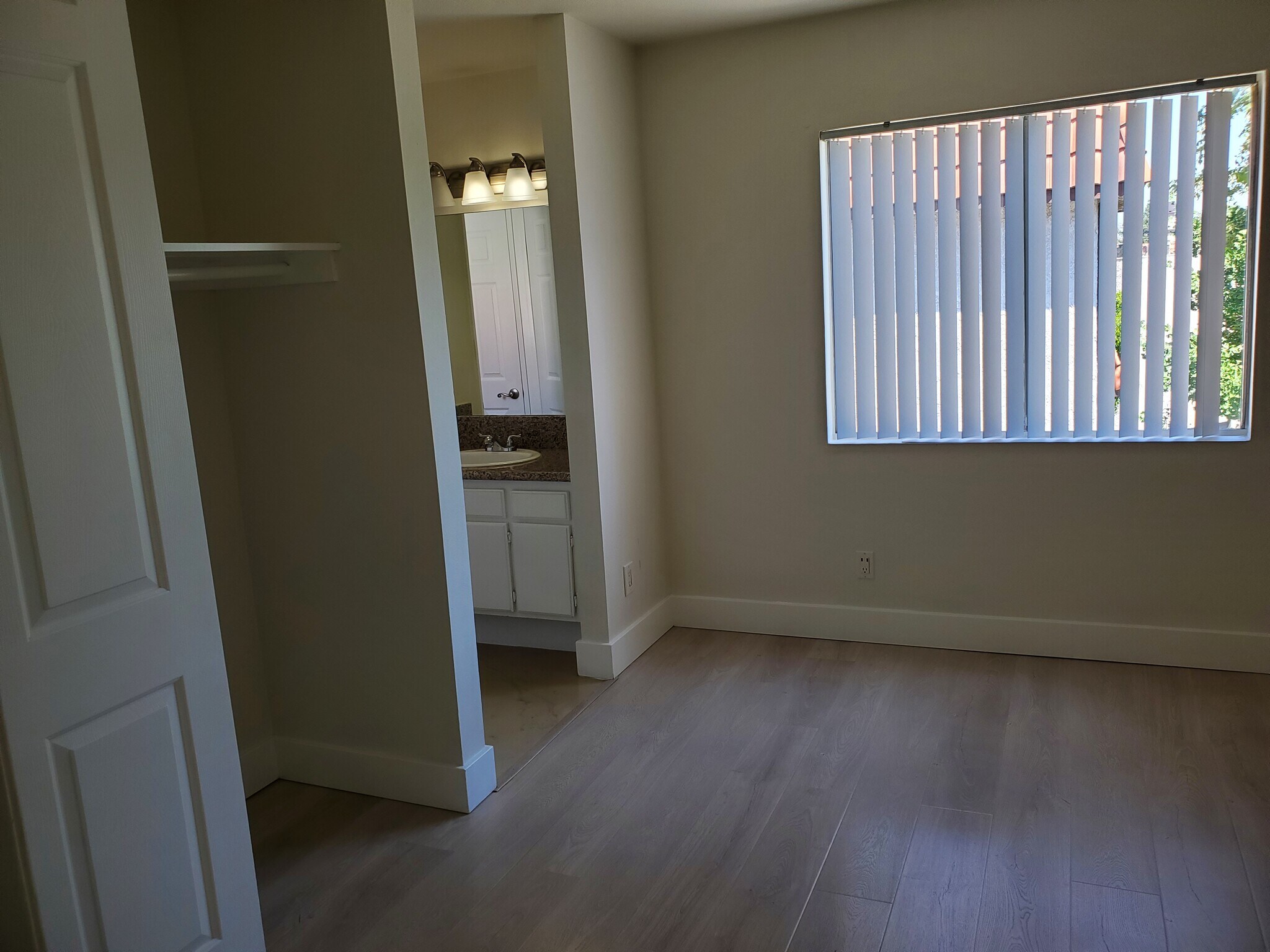 2nd upstairs bedroom and vanity area - 12330 Osborne St