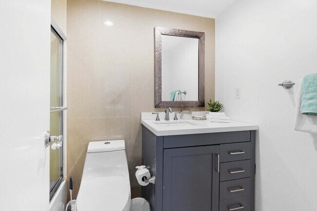 Building Photo - 3801 S Ocean Dr