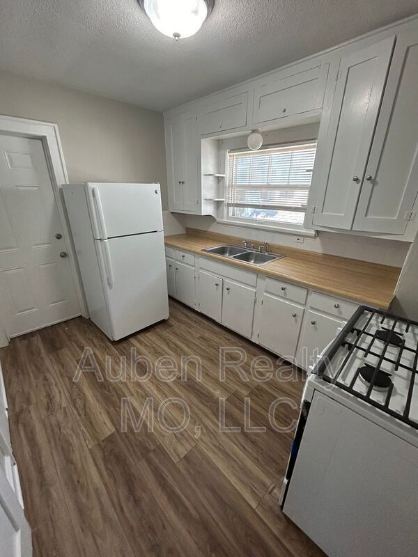 Building Photo - 5426 Harrison St